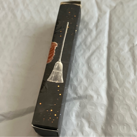 Colourpop x Hocus Pocus I Put a Spell on You Lipstick Set Duo Kit Winnie Winfred - Picture 9 of 14